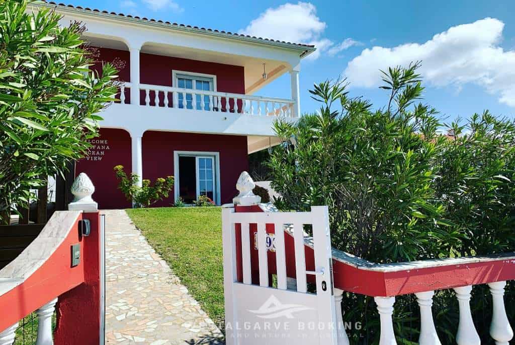 Villa Ocean View is een ruime vakantiewoning met zwembad en zeezicht. Reserveer dit prachtige vakantiehuis nu bij Westalgarve-booking.com!