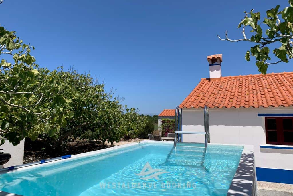 This nice renovated old farmer house with mini-pool gives you a lote of privacy. Book this beautiful holiday home now at Westalgarve-booking.com!