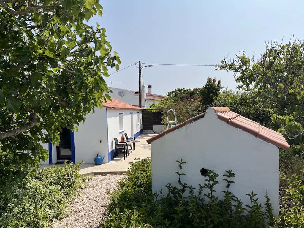 This nice renovated old farmer house with mini-pool gives you a lote of privacy. Book this beautiful holiday home now at Westalgarve-booking.com!