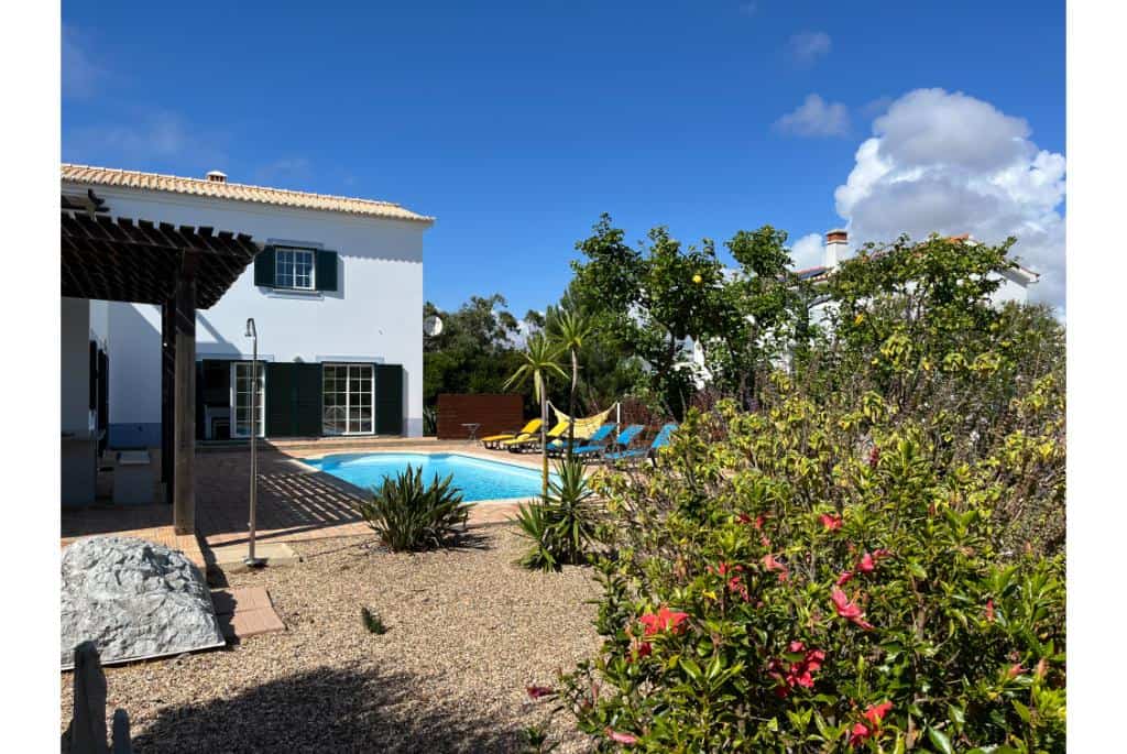 The holiday house Casa da Duna is a comfortable holiday villa with swimming pool. Book this rental now at Westalgarve-booking.com!