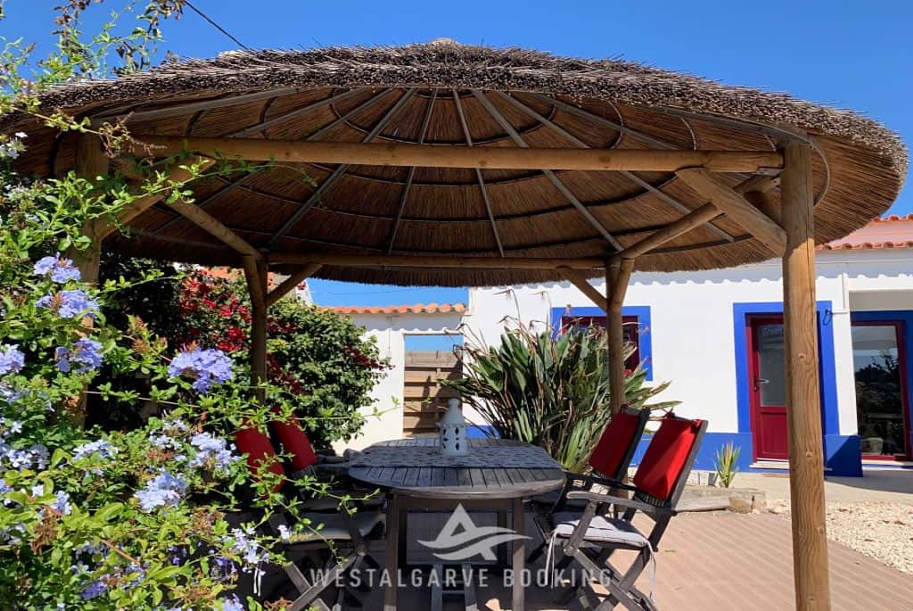 Quinta Samor ist ein niedliches Landhaus nur 3km vom Strand entfernt. Buchen Sie dieses schöne Ferienhaus jetzt mit Westalgarve-booking.com !